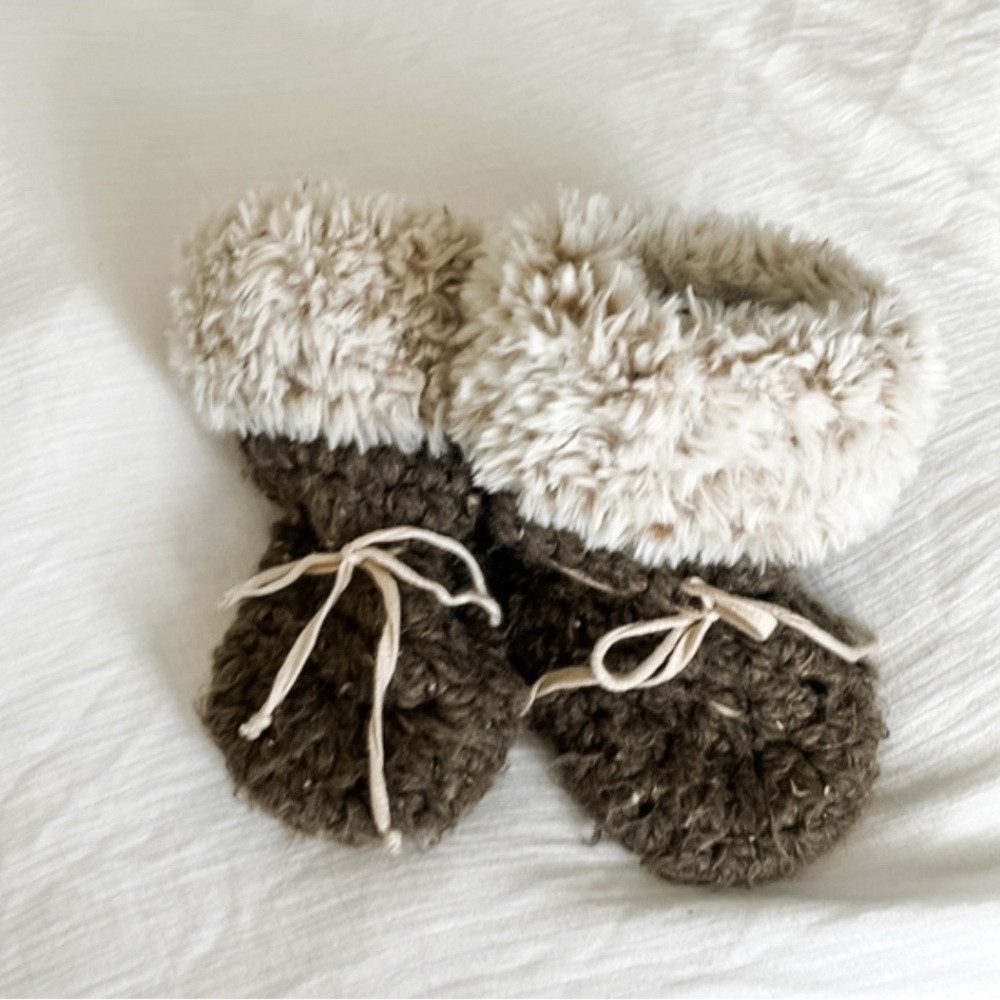 Foldover Sheepskin Booties/ Toddler Slippers | I’m in the Loop | Size 5